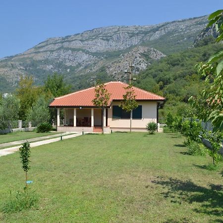 Guest House Radulovic Petrovac Eksteriør billede