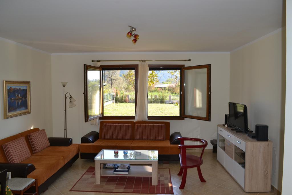 Guest House Radulovic Petrovac Eksteriør billede